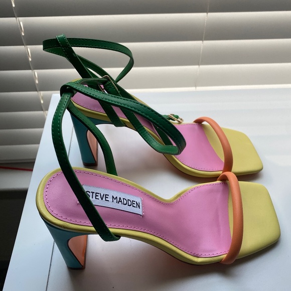 NWOT Steve Madden Eryka Ankle Strap Sandal - Picture 1 of 9
